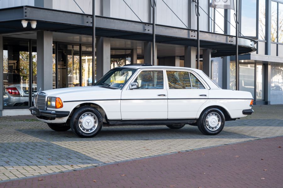 Mercedes-Benz 200-Serie 230E